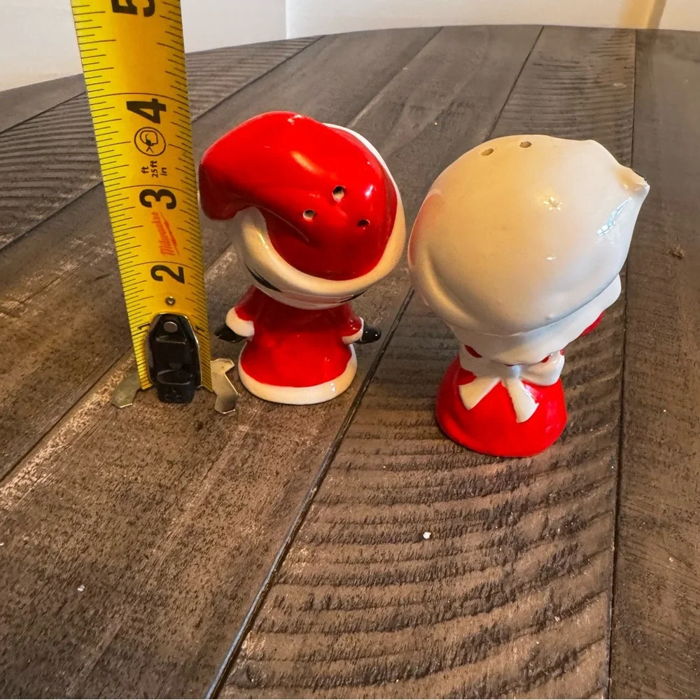 Vintage Mr & Mrs Claus Christmas Ceramic Salt Pepper Shakers Japan Holiday Decor